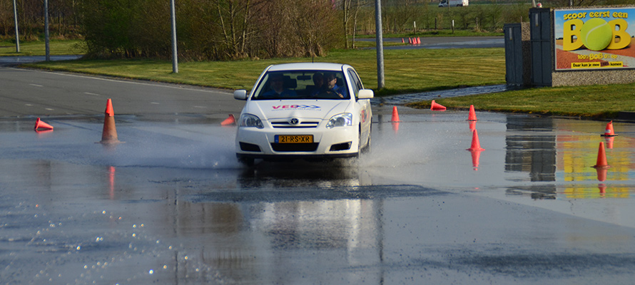 Slipcursus in Drachten voor € 99 | Leer uw eigen auto kennen